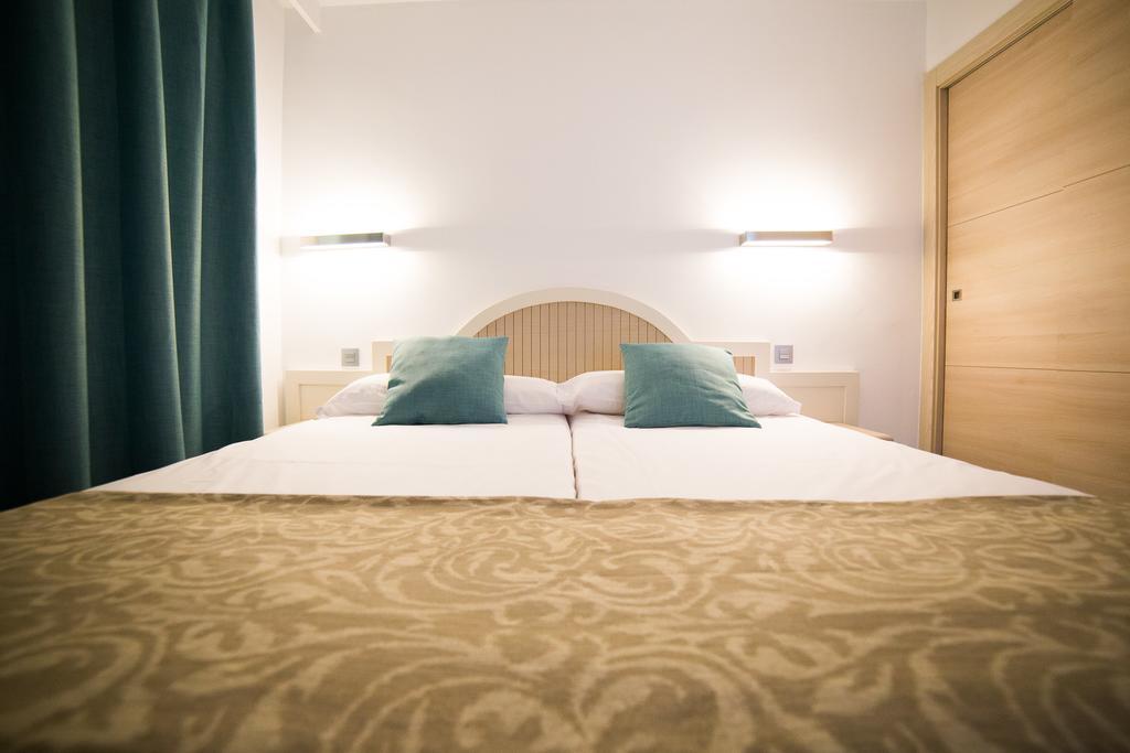 פוארטו ריקו Cala D Or Apartamentos מראה חיצוני תמונה
