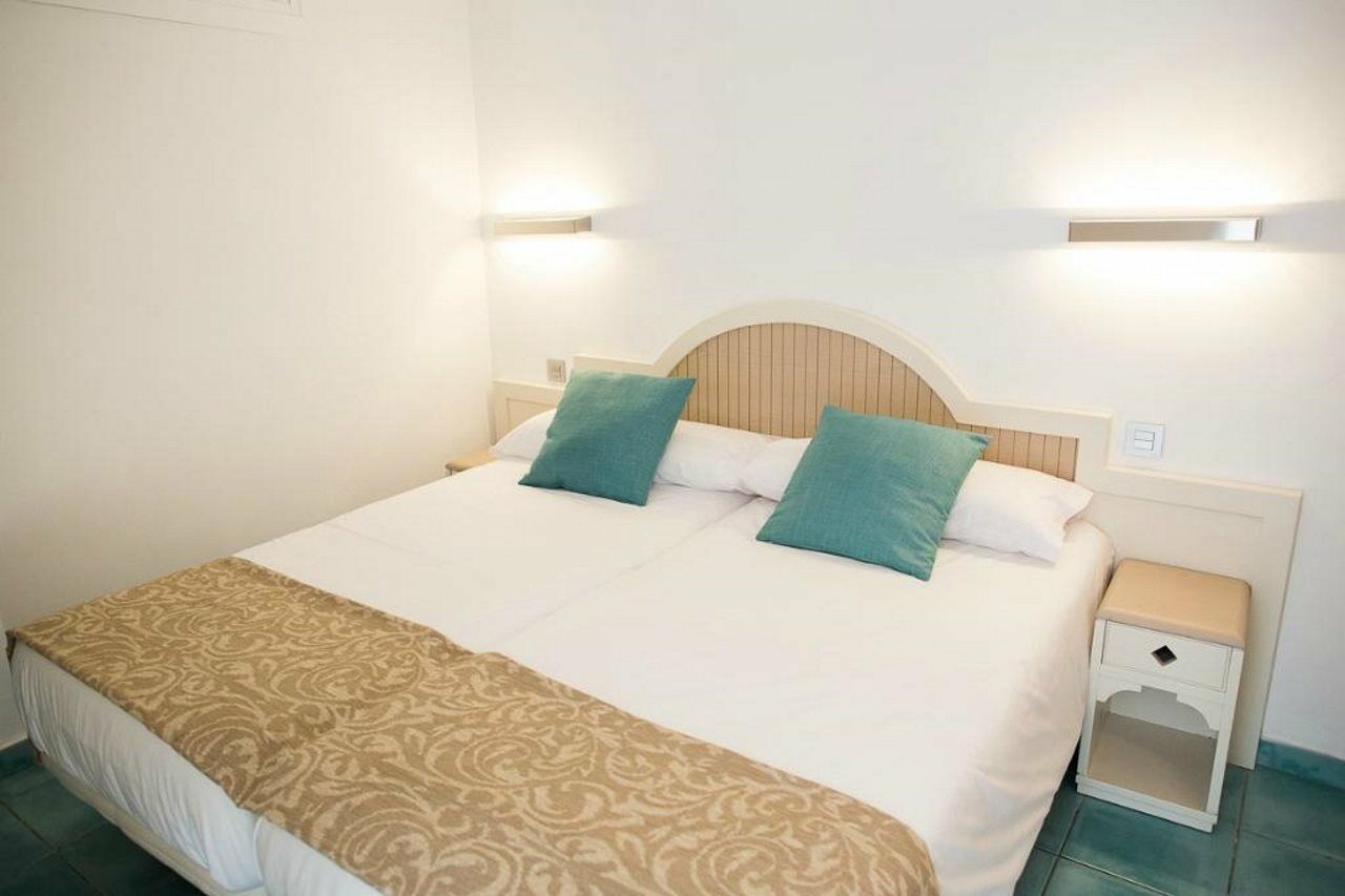 פוארטו ריקו Cala D Or Apartamentos מראה חיצוני תמונה